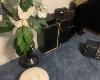 Air Purifier plus Speakers & flower in Vase