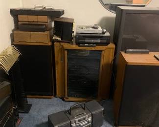 Electronics set (turntable, turner, amplifier, ect) & other items