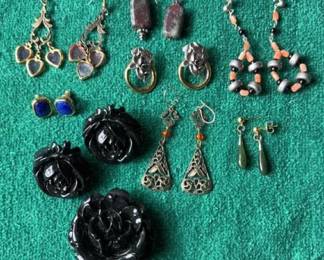 Earrings 