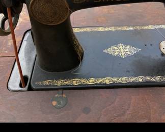 Antique sewing machine Dinger with case