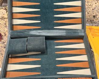 Travel backgammon