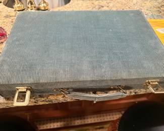 Portable backgammon set