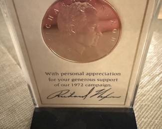 1972 Richard Nixon Bronze Presidential Campaign Medal Franklin Mint w/ Stand