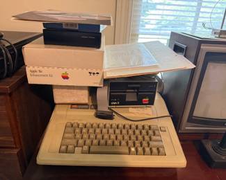 Vintage Apple 2E computer