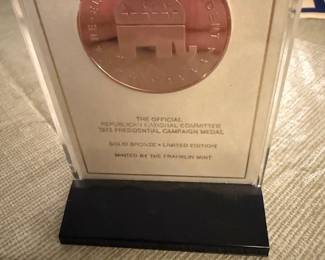 1972 Richard Nixon Bronze Presidential Campaign Medal Franklin Mint w/ Stand