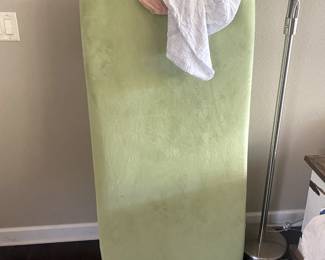 Crib mattress with sheets