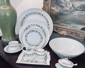 16 place settings of Italian porcelain