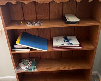 Cute and very user friendly oak bookcase with scalloped design top