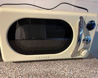 Vintage microwave!  Adorable!