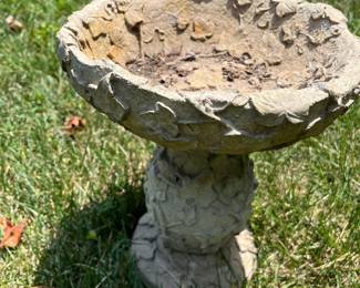 Baby bird bath...SO unusual and delightful!