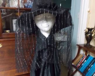 Witch's hat with veil