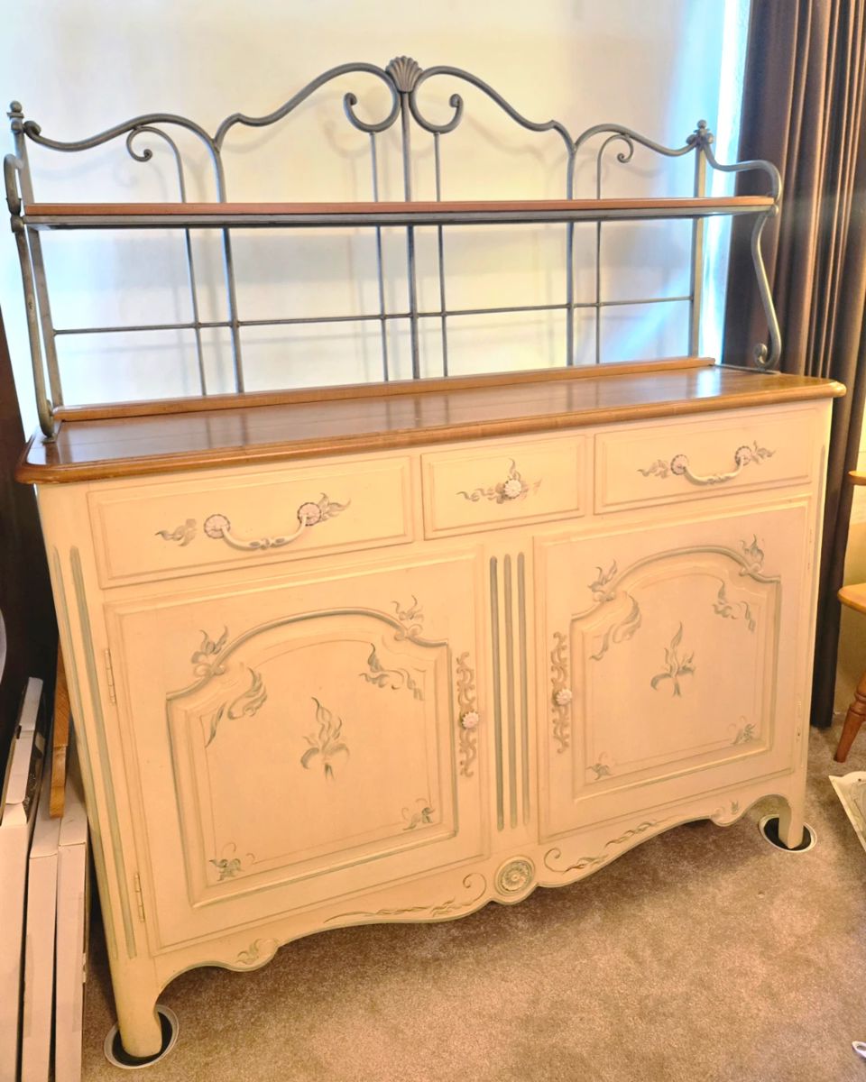 Ethan Allen Country French bakers rack