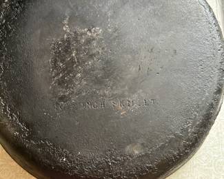 10" UNMARKED WAGNER IRON SKILLET
