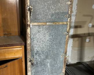 ANTIQUE REFRIGERATOR