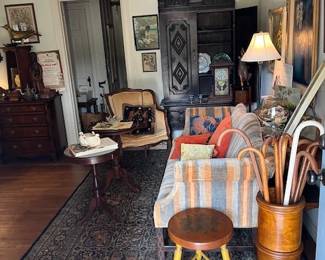 As you walk into the house you will see wonderful vintage items