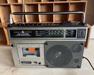 Like new GE radio/cassette player