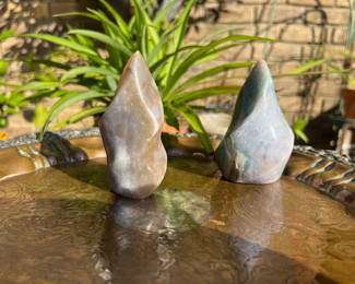 Polychrome Jasper is a type of chalcedony known for its vibrant, earthy colors and unique patterns. It's a semi-precious gemstone found in Madagascar, often in shades of brown, orange, purple, blue, pink, and green.