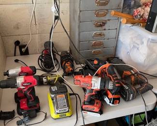 In the garage you will find power tools, metal storage cabinets