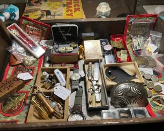 Gentleman's case, pocket knives, watches, pins, military items, travel items