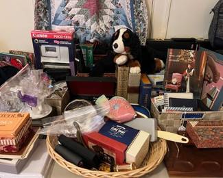 Bathroom items, office items