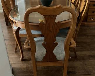 Dining Table with 6 chairs and 2 leaves