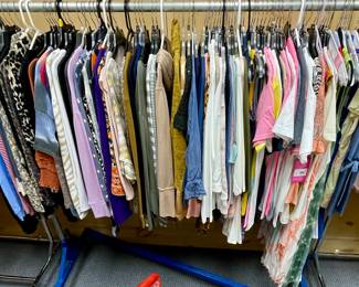 CLOTHES/SHOES/ACCESSORIES