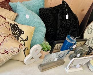 MISCELLANEOUS  DECOR AND ACCESSORIES 