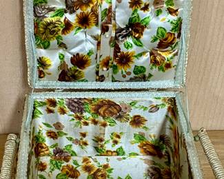 VINTAGE SEWING BASKET
