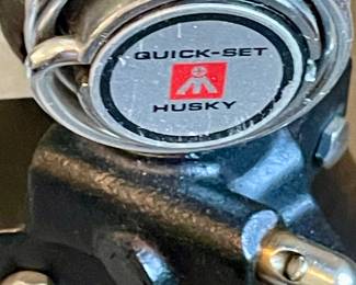 HEAVY DUTY QUICK-SET HUSKY TRIPOD
