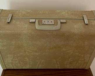 VINTAGE LUGGAGE