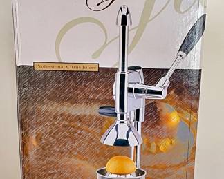 *NOS   CITRUS JUICER