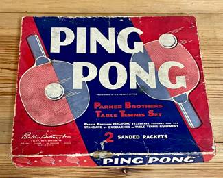VINTAGE PING-PONG SET BOX WITH NET AND INSTRUCTIONS (NO PADDLES)  -  AWESOME GRAPHICS