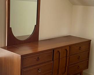 MCM DRESSER/MIRROR BY DIXIE