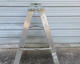 WERNER 4’ EXTRA WIDE 2-SIDED LADDER