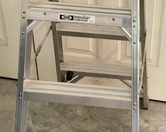 4' ALUMINUM LADDER
