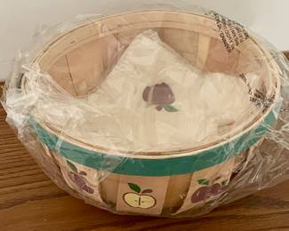 "APPLE" BASKET WITH LINER