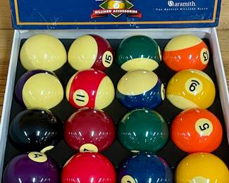 HARVARD BILLIARD BALLS BY ARAMITH