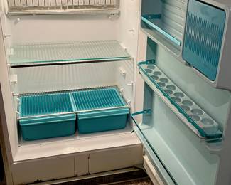 VINTAGE HOT POINT NO FROST 13 REFRIGERATOR/FREEZER