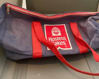 VINTAGE ATLANTA BRAVES DUFFLE BAG (HOSTESS CAKES)