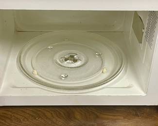 DORM SIZE HAMILTON BEACH MICROWAVE 