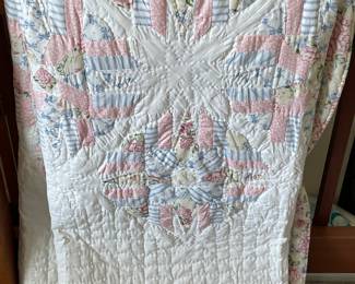 VINTAGE/ANTIQUE QUILT