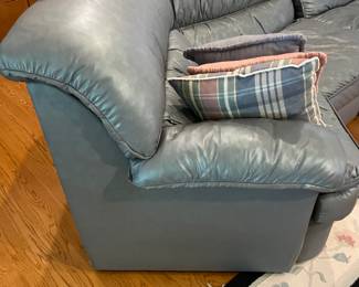 SLATE BLUE LEATHER FLEX-STEEL 2-PCS, 4-SEATS SECTIONAL