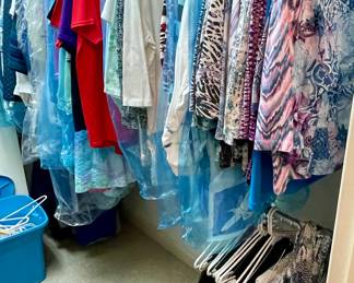 LADIES FASHION CLOTHES