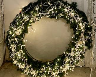 X-LARGE LIGHTED WREATH