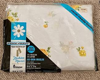 *NOS   VINTAGE LINENS
