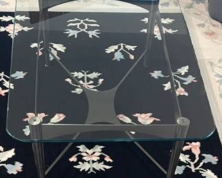 METAL/GLASS COFFEE TABLE, AREA RUG