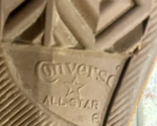 VINTAGE CONVERSE ALL STARS - SIZE 6