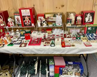 MISCELLANEOUS HOLIDAY DECOR AND ACCESSORIES 