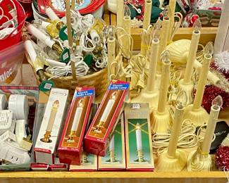 MISCELLANEOUS HOLIDAY DECOR AND ACCESSORIES 