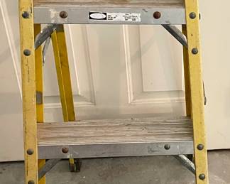 4' ALUMINUM LADDER